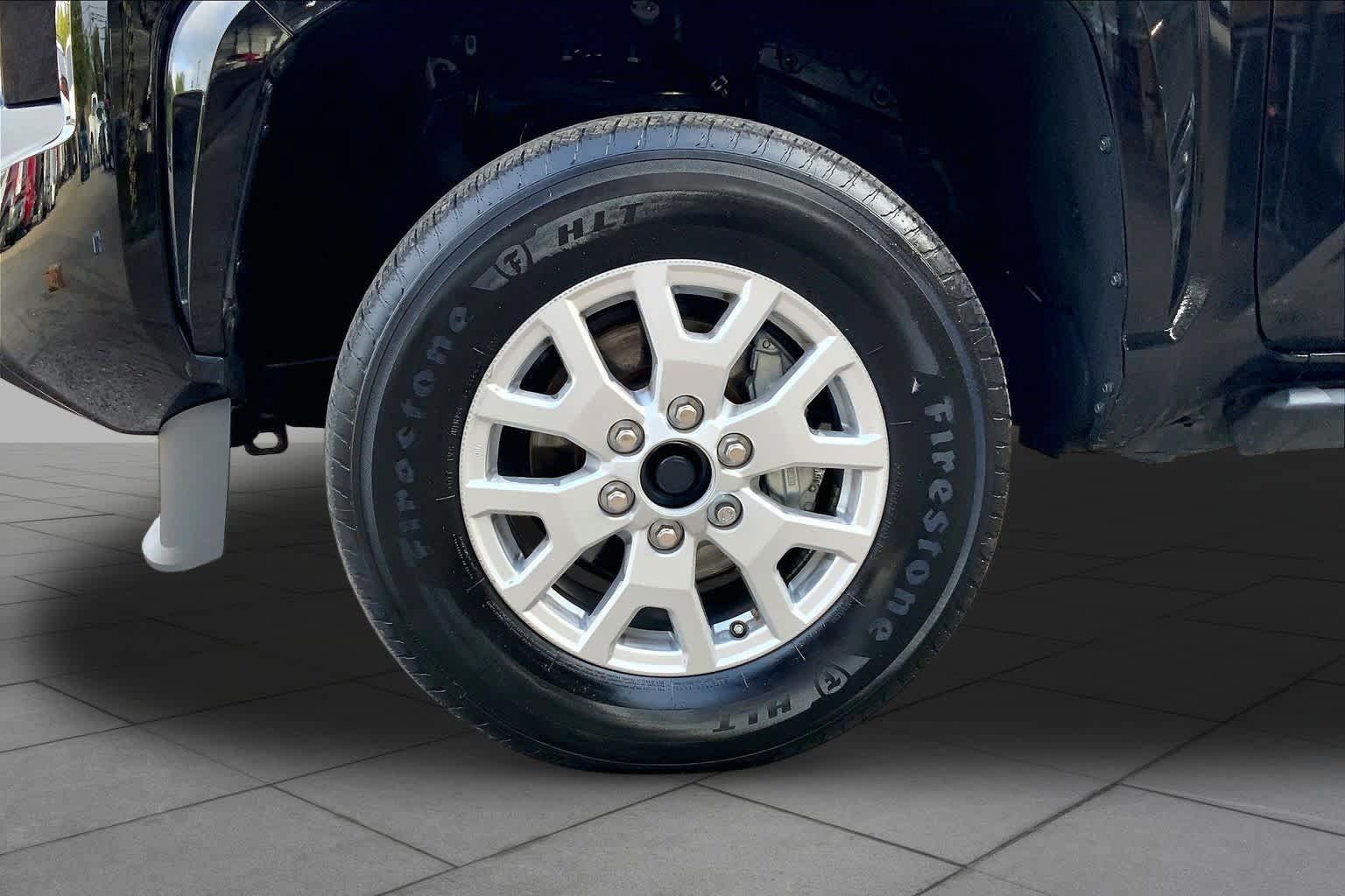 Used 2025 Toyota Tacoma SR5 AWD/4WD image 11