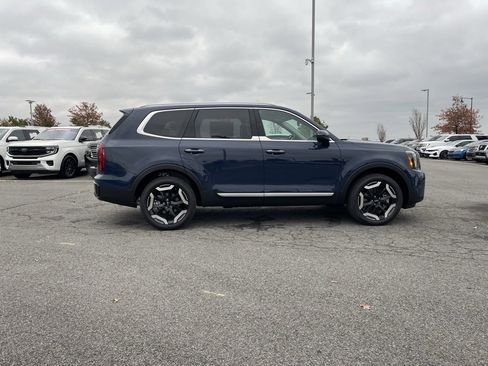 New 2025 Kia Telluride S image 10