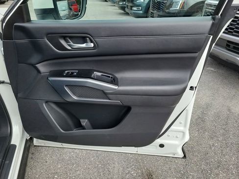 Used 2023 Nissan Pathfinder SL w/ SL Premium Package image 37