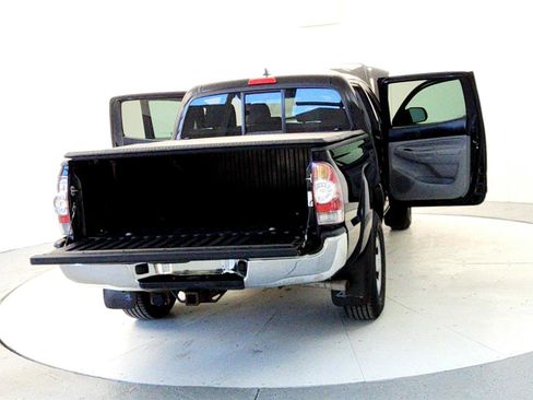Certified 2015 Toyota Tacoma 4x4 Double Cab image 11