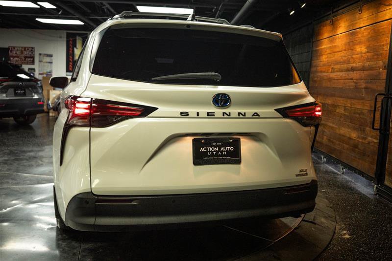 Used 2021 Toyota Sienna XLE w/ XLE Plus Package FWD image 6
