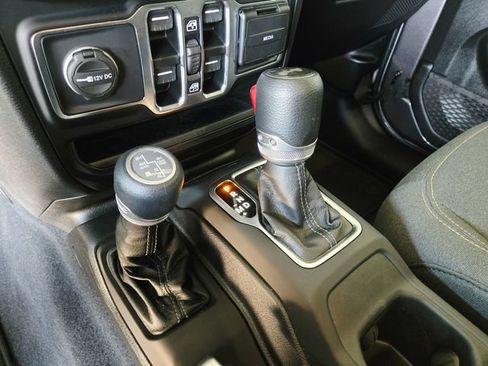 Used 2025 Jeep Wrangler Unlimited Sahara w/ Safety Group AWD/4WD image 17