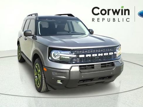 Used 2025 Ford Bronco Sport Outer Banks w/ Outer Banks Tech Package+ AWD/4WD image 2
