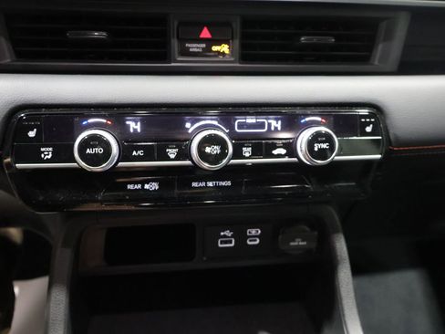 Used 2023 Honda Pilot Sport image 29