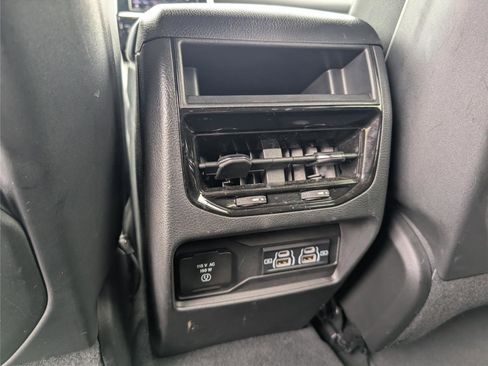 Used 2024 Jeep Grand Cherokee Laredo w/ Luxury Tech Group I RWD image 29
