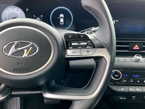 Certified 2023 Hyundai Elantra Limited FWD image 25