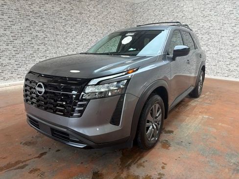 Used 2026 Nissan Pathfinder SV FWD image 3