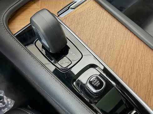 Used 2023 Volvo XC90 B6 Core w/ Climate Package image 18