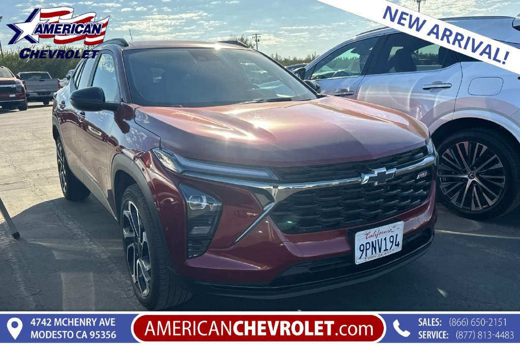 Used 2025 Chevrolet Trax RS w/ Driver Confidence Package FWD image 1