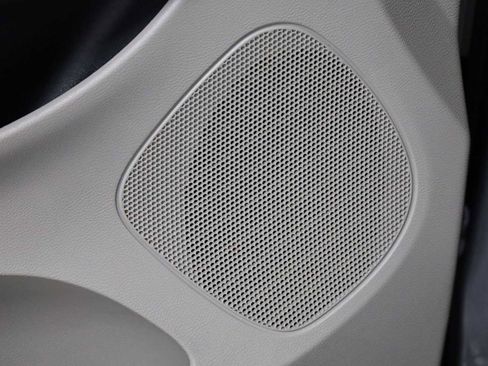 Used 2016 Dodge Grand Caravan SXT image 17