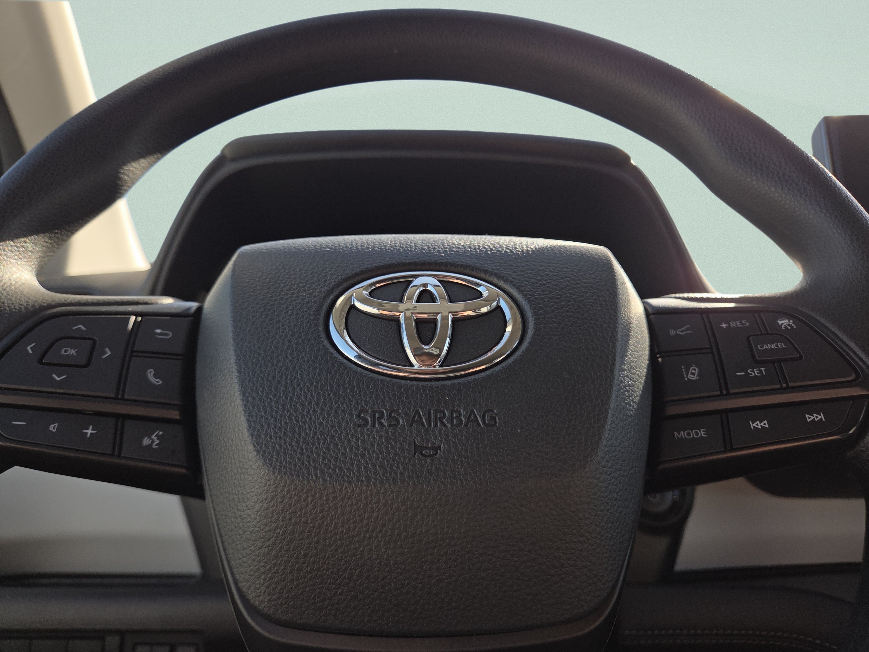Used 2025 Toyota Sienna LE FWD image 30