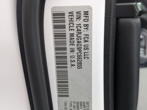 Used 2023 Jeep Grand Cherokee Altitude image 36