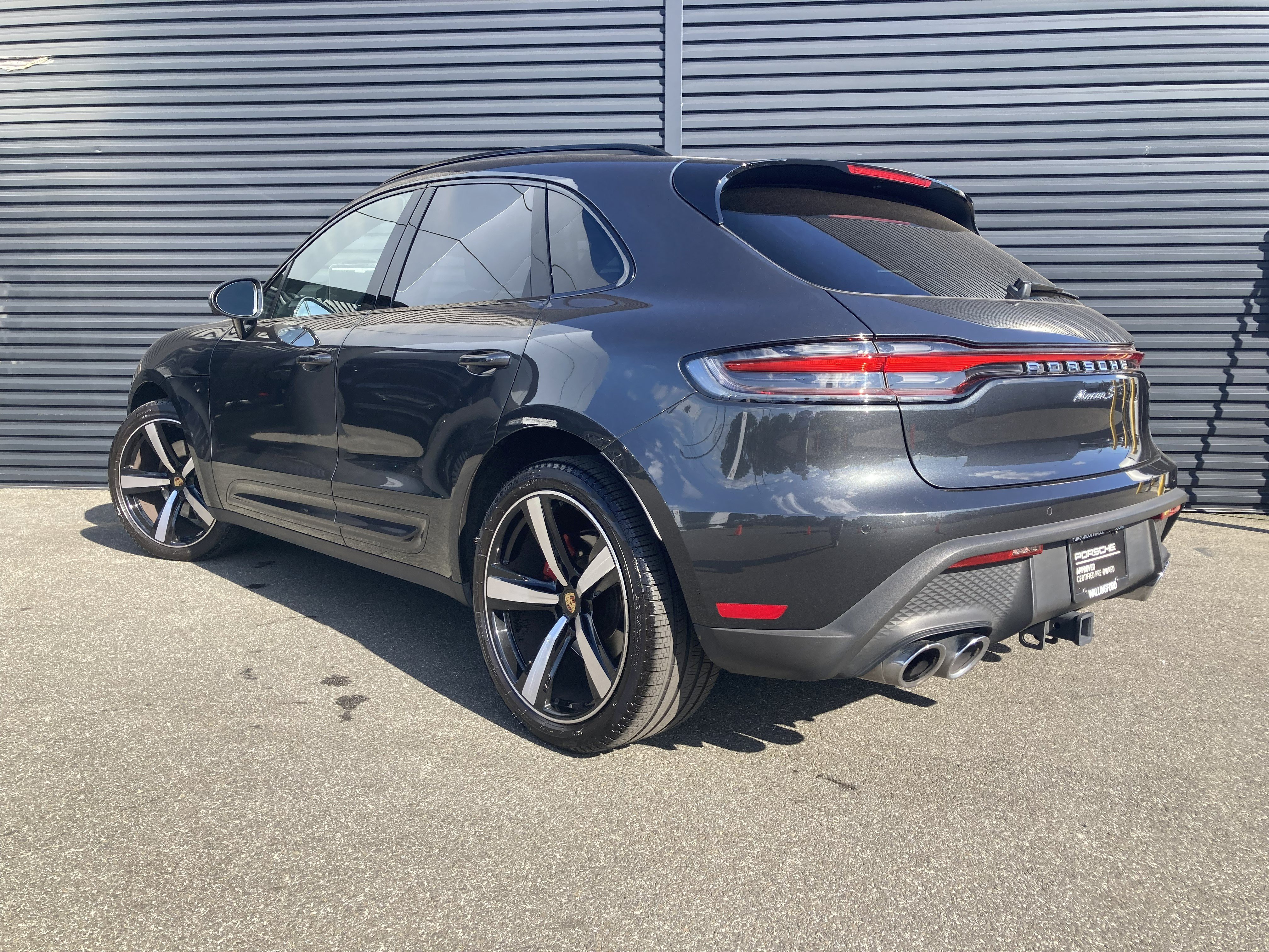 Certified 2024 Porsche Macan S AWD/4WD image 3