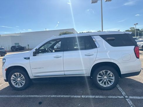 Used 2024 GMC Yukon SLT w/ SLT Luxury Package AWD/4WD image 8