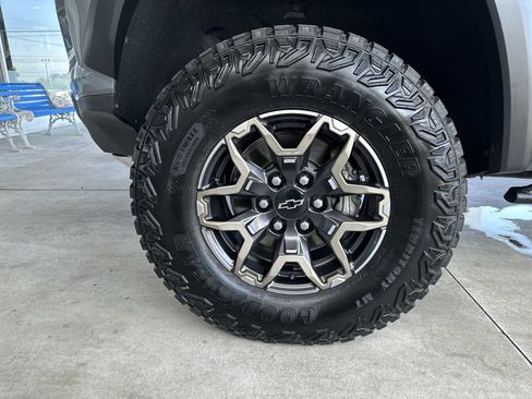Used 2024 Chevrolet Colorado ZR2 w/ Safety Package AWD/4WD image 29