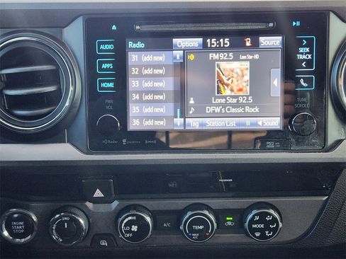 Used 2017 Toyota Tacoma TRD Sport image 18