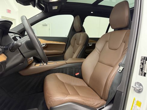 Certified 2023 Volvo XC90 B5 Plus w/ Protection Package Premier AWD/4WD image 13