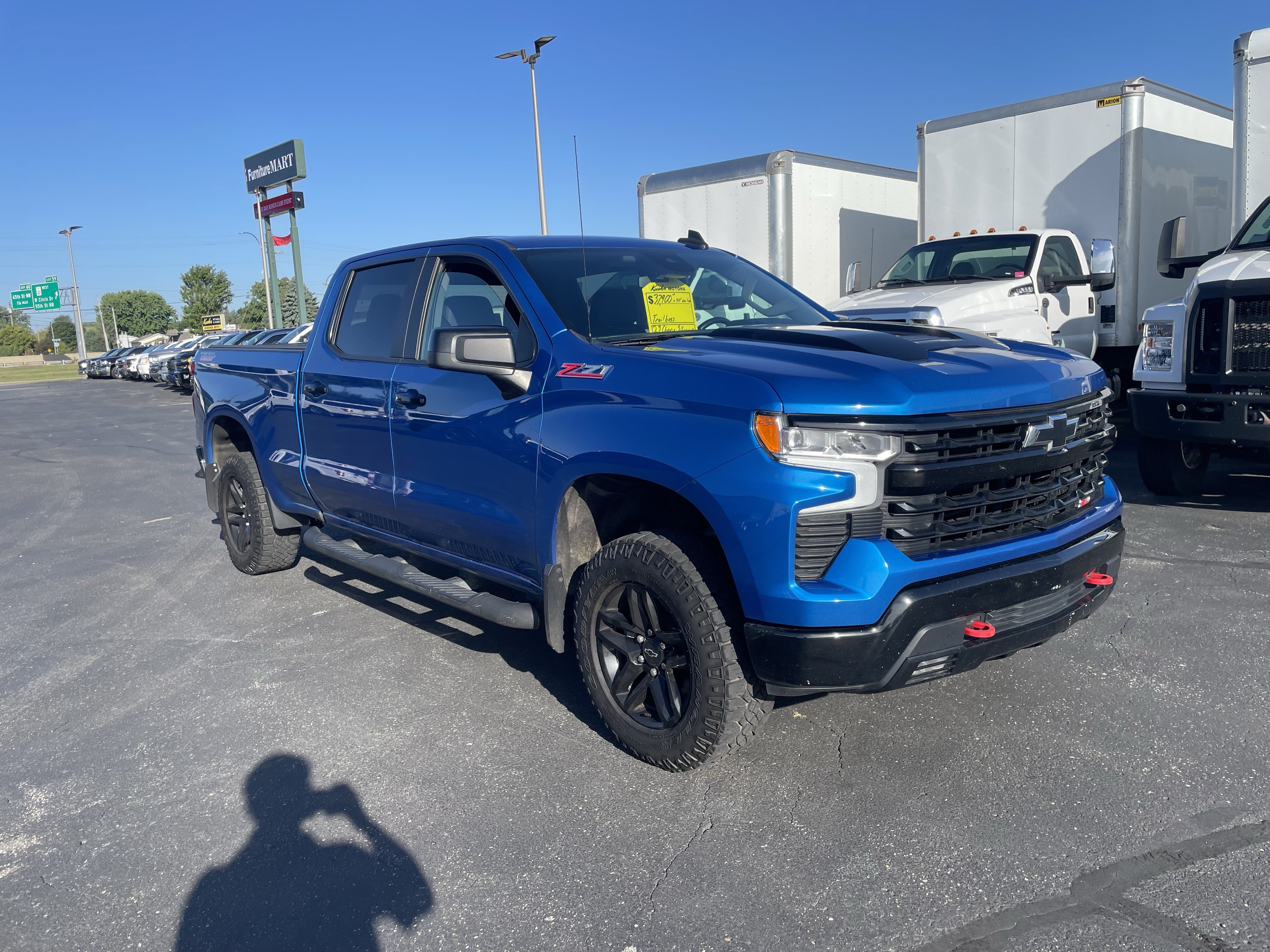Used 2023 Chevrolet Silverado 1500 LT Trail Boss w/ Protection Package AWD/4WD image 2