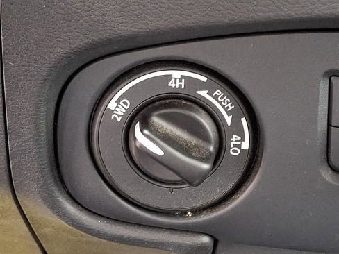 Used 2023 Nissan Frontier SV w/ SV Convenience Package image 23