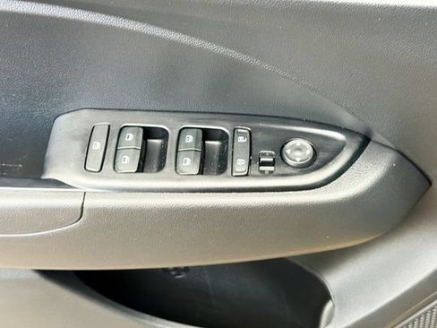 Certified 2024 Hyundai Venue SEL FWD image 17