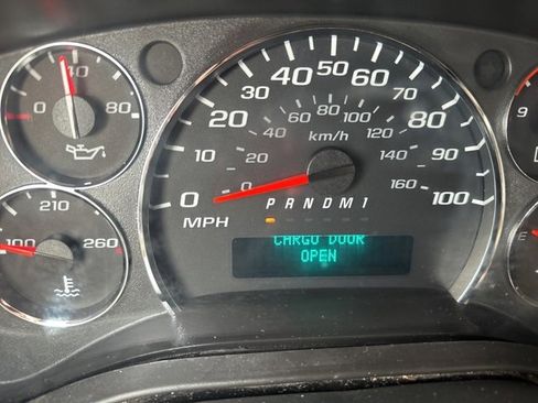 Used 2011 Chevrolet Express 2500 image 12