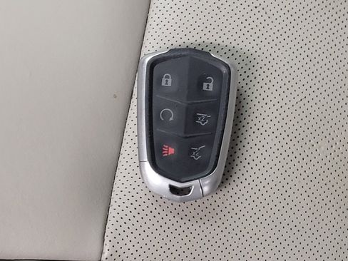Used 2019 Cadillac XT4 Premium Luxury FWD image 32
