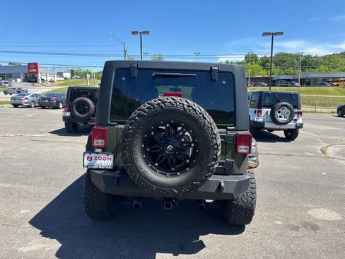 Used 2015 Jeep Wrangler Unlimited Rubicon w/ Connectivity Group AWD/4WD image 9