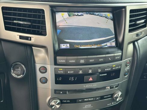 Used 2015 Lexus LX 570 4WD w/ Luxury Package image 11