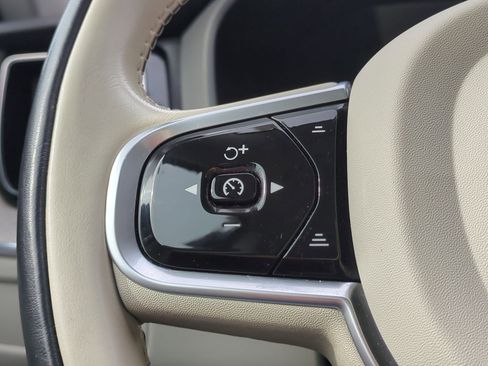 Used 2023 Volvo XC60 B5 Plus w/ Protection Package Premier image 19