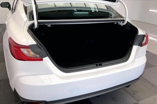 Used 2025 Toyota Camry SE FWD image 28