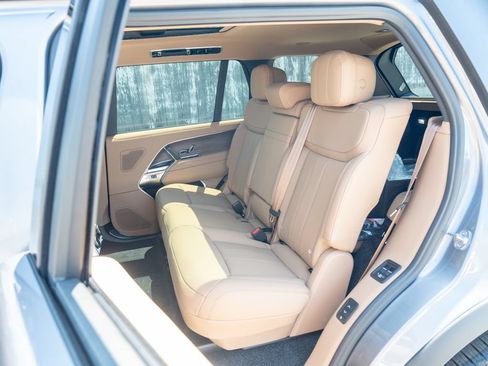 New 2026 Land Rover Range Rover Long Wheelbase SE AWD/4WD image 22