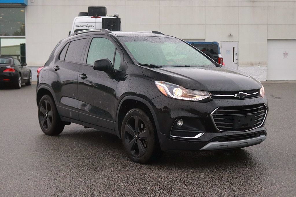 Used 2018 Chevrolet Trax Premier w/ Midnight Edition AWD/4WD image 3