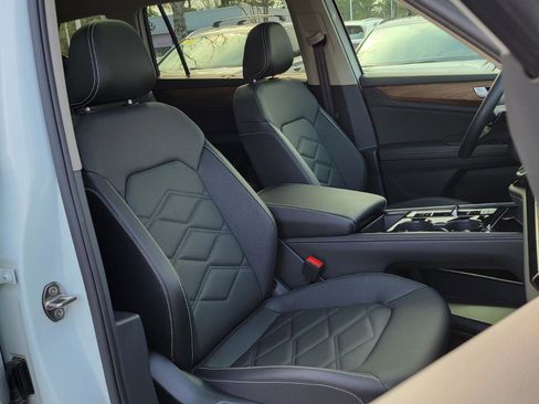 Certified 2025 Volkswagen Atlas SE w/ Panoramic Sunroof Package image 34