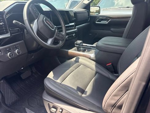 Used 2025 GMC Sierra 1500 Elevation w/ Elevation Premium Package AWD/4WD image 3
