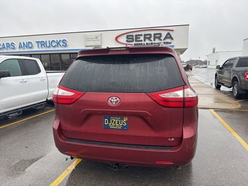 Used 2018 Toyota Sienna LE image 6