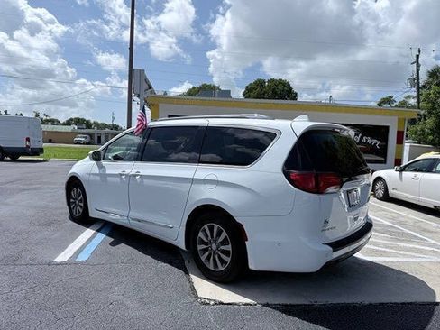Used 2019 Chrysler Pacifica Touring-L Plus w/ Advanced Safetytec Group FWD image 6