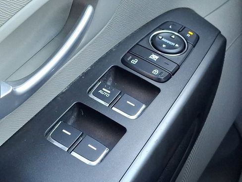 Used 2019 Kia Sedona L image 30