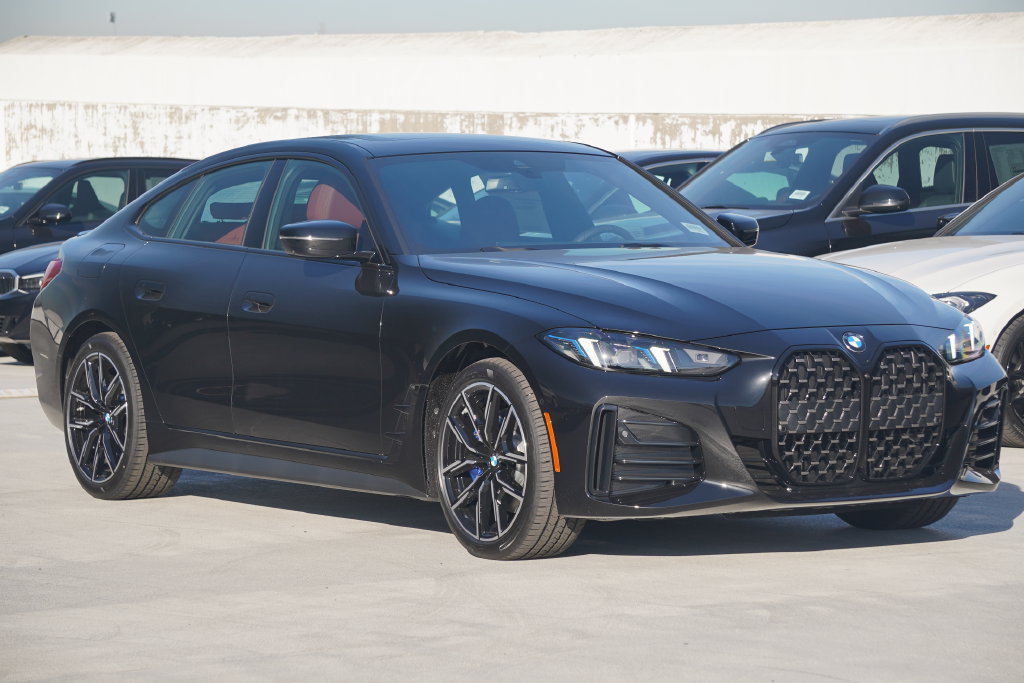 Used 2026 BMW 430i w/ M Sport Package RWD image 3