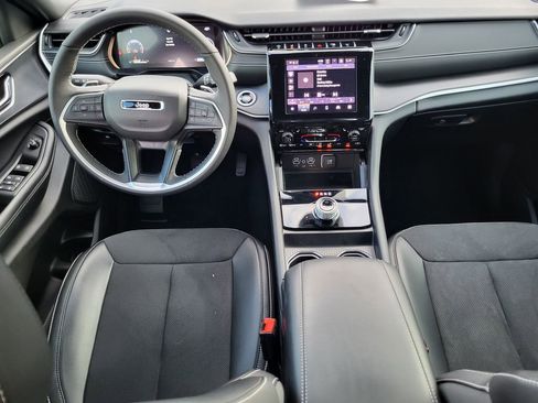 Used 2025 Jeep Grand Cherokee L Altitude image 26