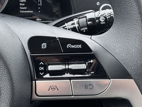 Used 2023 Hyundai Elantra SEL image 20