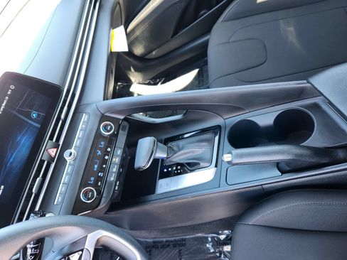 Used 2024 Hyundai Elantra SEL FWD image 18