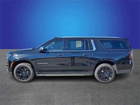 Used 2025 Chevrolet Suburban Premier w/ Sun And Tow Package image 6