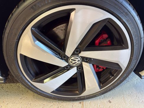 Used 2018 Volkswagen GTI Autobahn FWD image 37