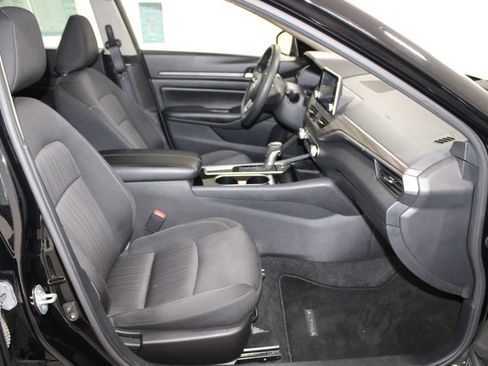 Used 2024 Nissan Altima 2.5 SV image 24