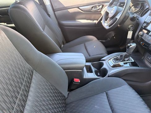 Used 2018 Nissan Rogue S FWD image 12