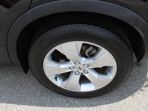 Used 2022 Volvo XC40 T5 Momentum image 10