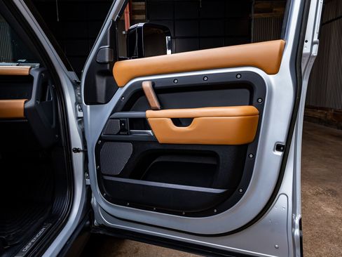 Used 2023 Land Rover Defender 110 X image 32