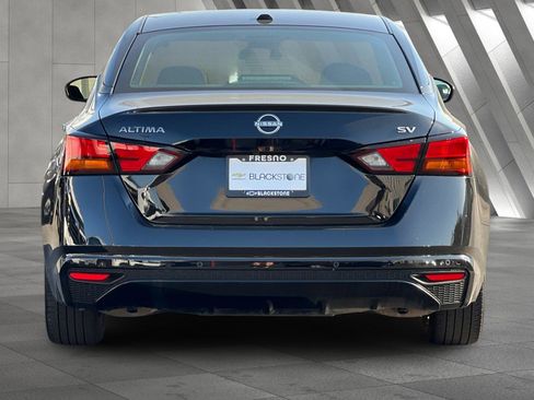 Used 2024 Nissan Altima 2.5 SV image 5