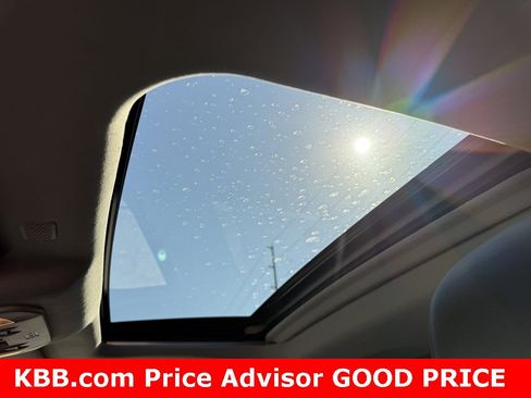 Used 2022 Toyota Highlander XLE image 4