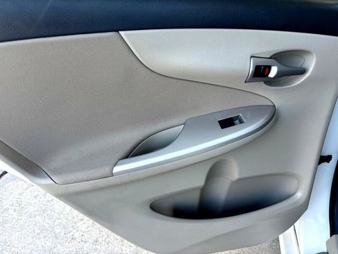 Used 2011 Toyota Corolla LE image 22